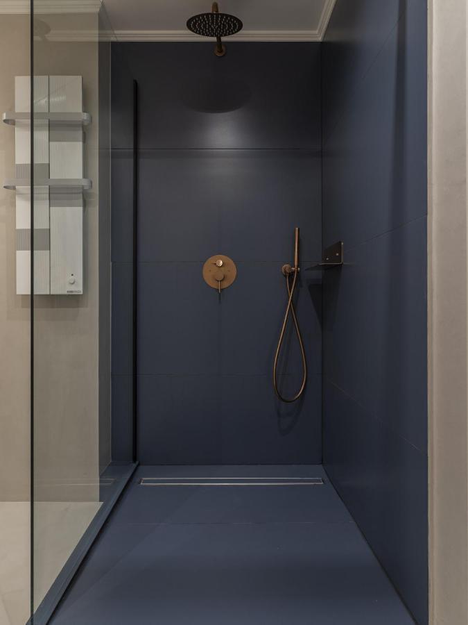 The Blue Suite On Champs Elysees Avenue Parijs Buitenkant foto